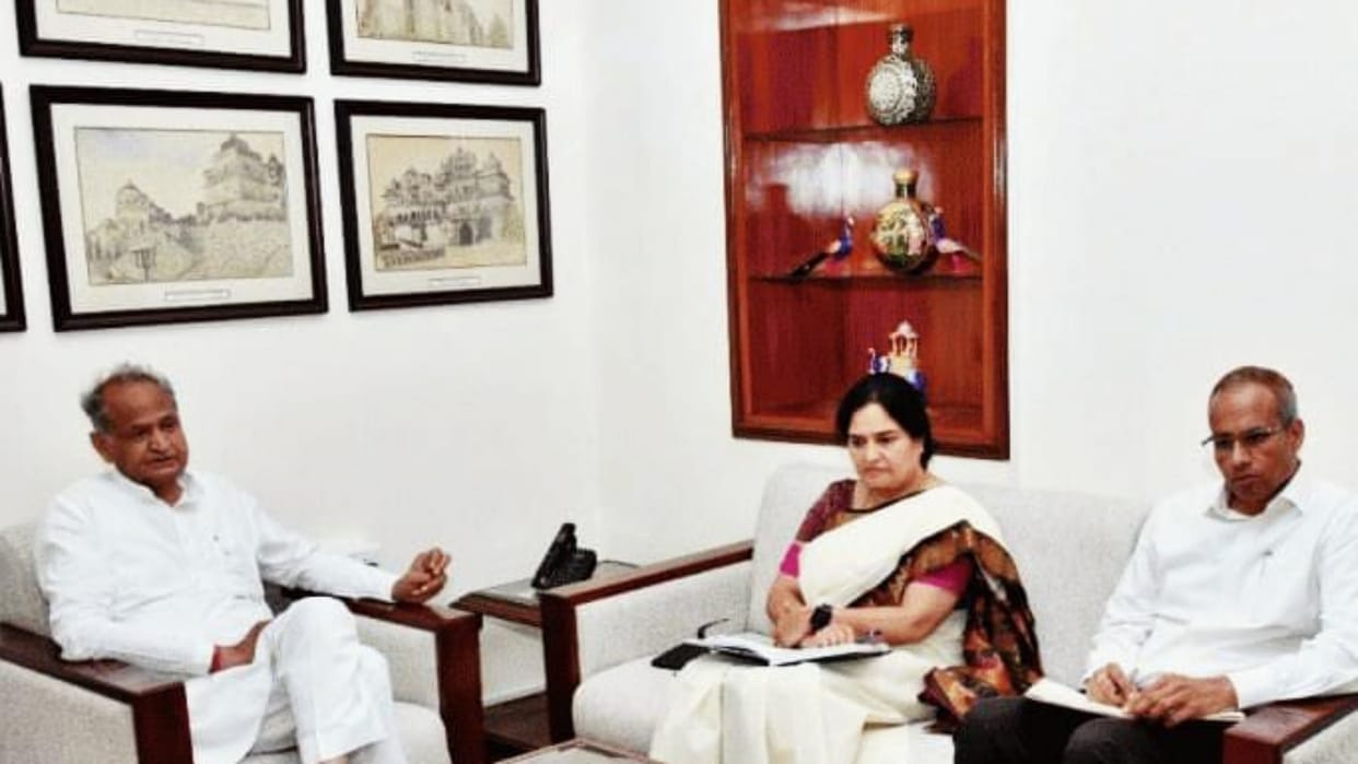 Rajasthan News Officers and employees stuck at one place for three years will be transferred