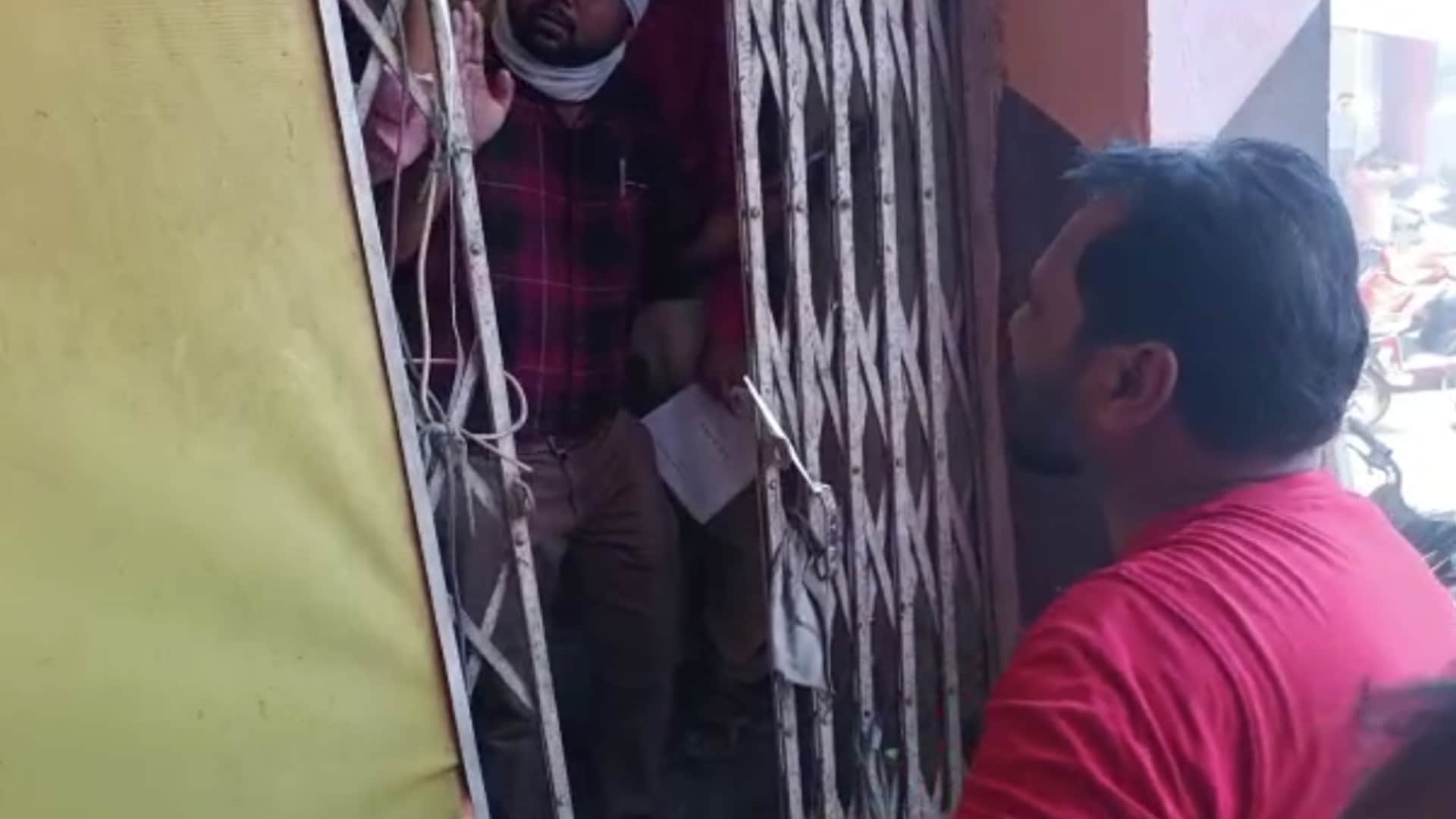 Fire in Shahdol Municipal Council office, officials including SDM narrowly escaped