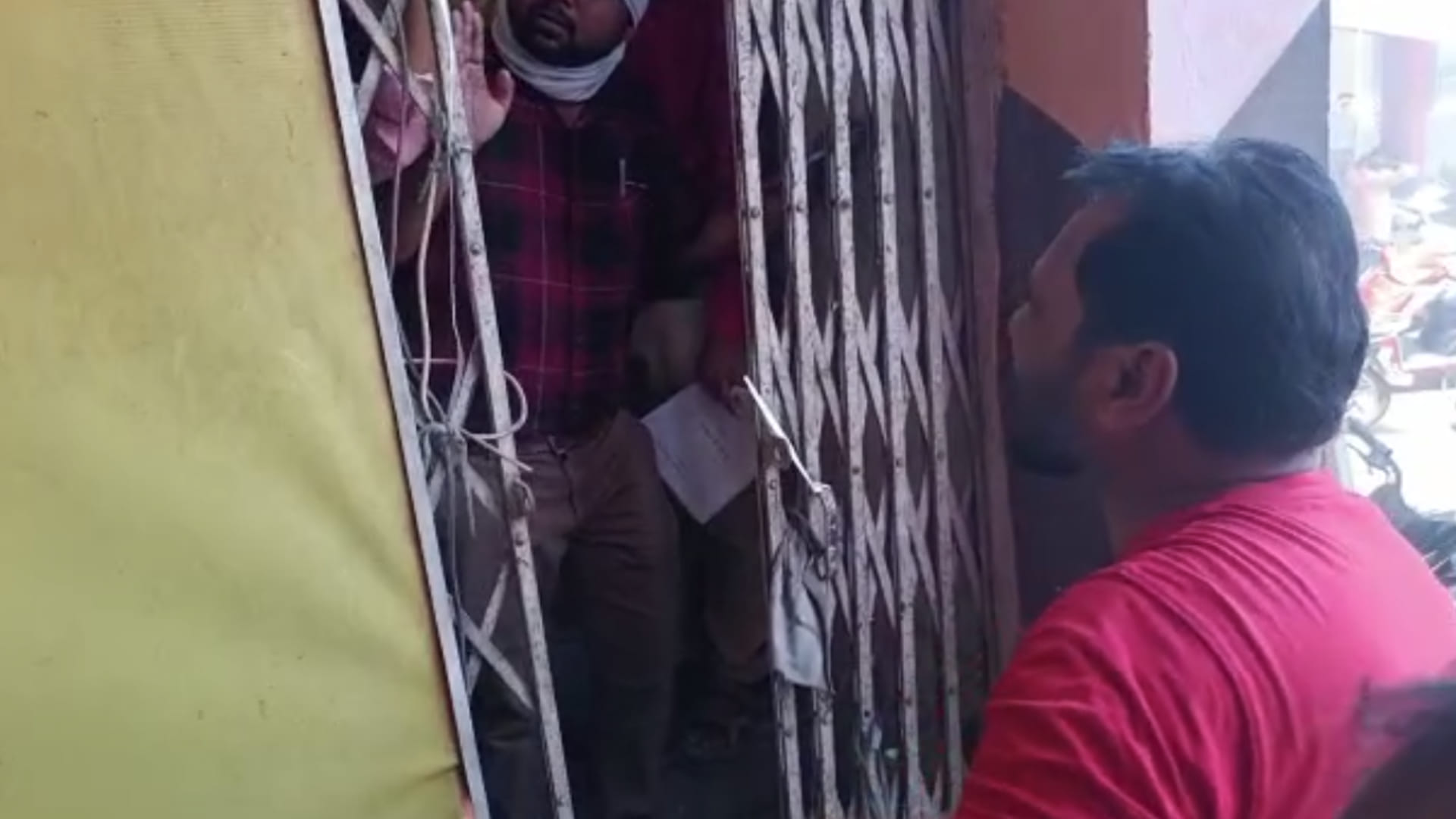 Fire in Shahdol Municipal Council office, officials including SDM narrowly escaped