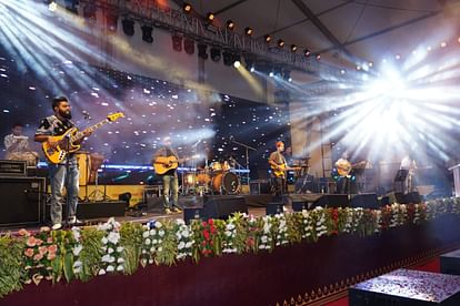 Famous singer Pawandeep Rajan Rocking Performance in Dehradun News in Hindi