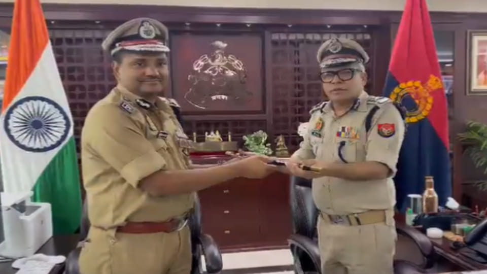 new DGP of Uttar Pradesh Police has been IG of Agra range he used to communicate directly with public