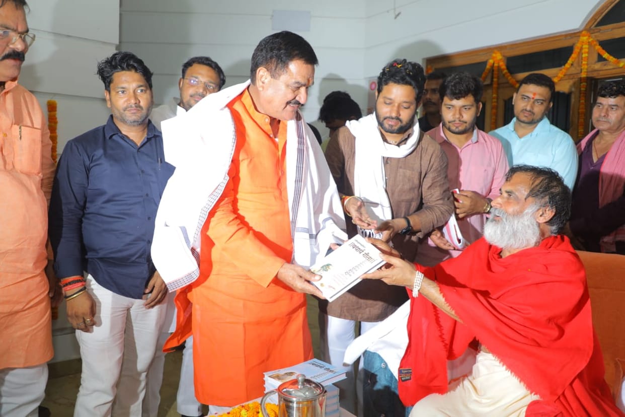 Narad Maharaj distributed yatharth gita said there are only two castes of humans