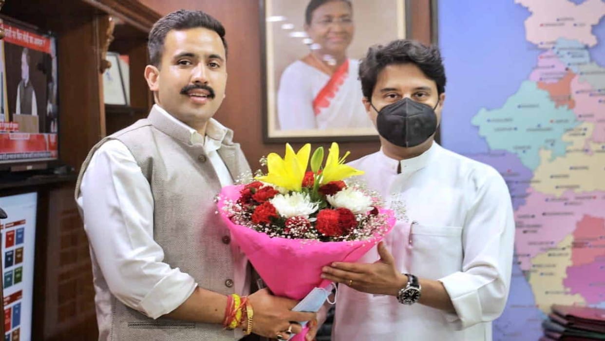 Minister Vikramaditya seeks financial support from Union Minister for Rural Olympiad