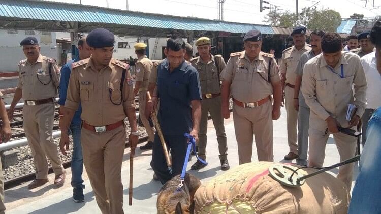 Azamgarh news: आजमगढ़ स्टेशन को बम से उड़ाने की धमकी, दहशत का माहौल, चप्पे-चप्पे पर पुलिस तैनात