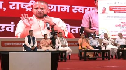 CM Yogi Adityanath honoured the 370 Gram Panchayats in Lucknow.