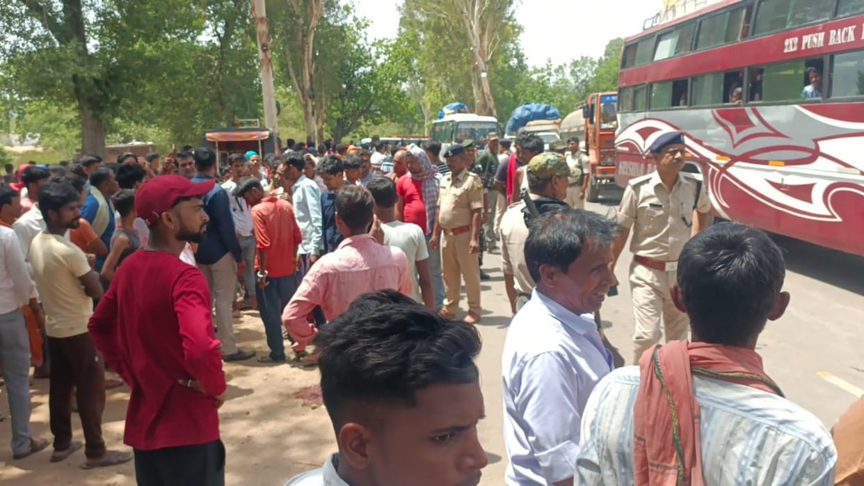 A young man died due to collision with an unknown vehicle in Jamui, angry relatives blocked the road