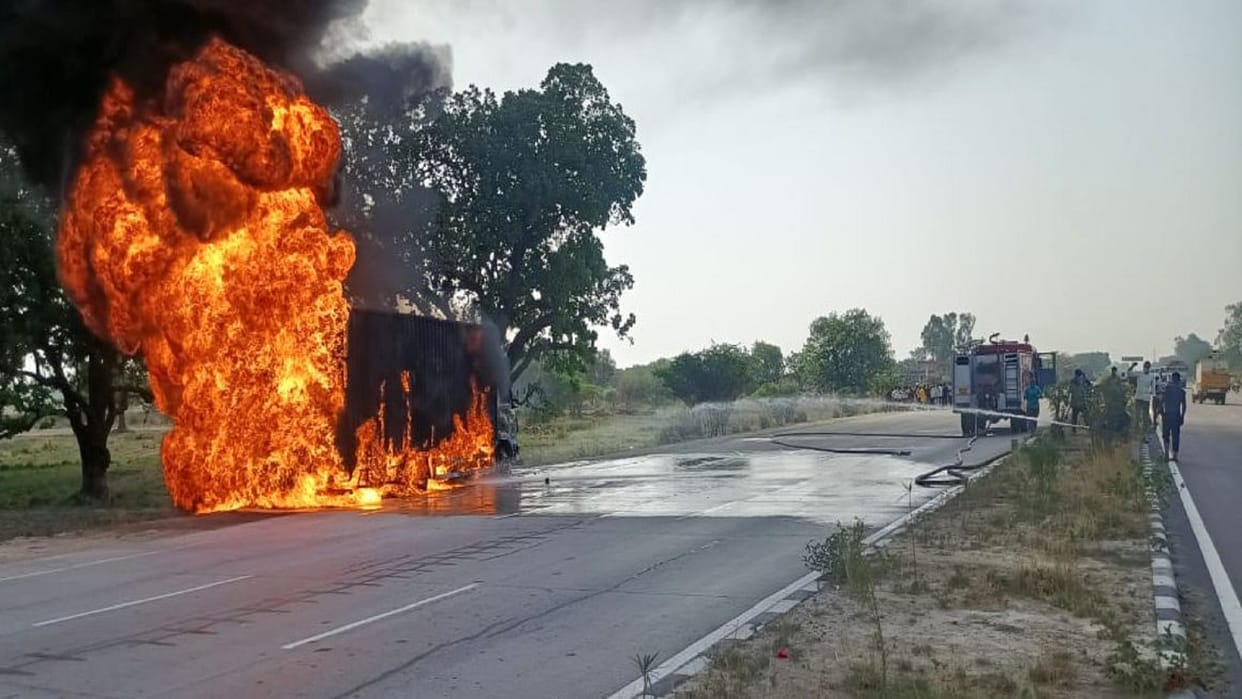 Paint laden container caught fire on the highway, scorched driver