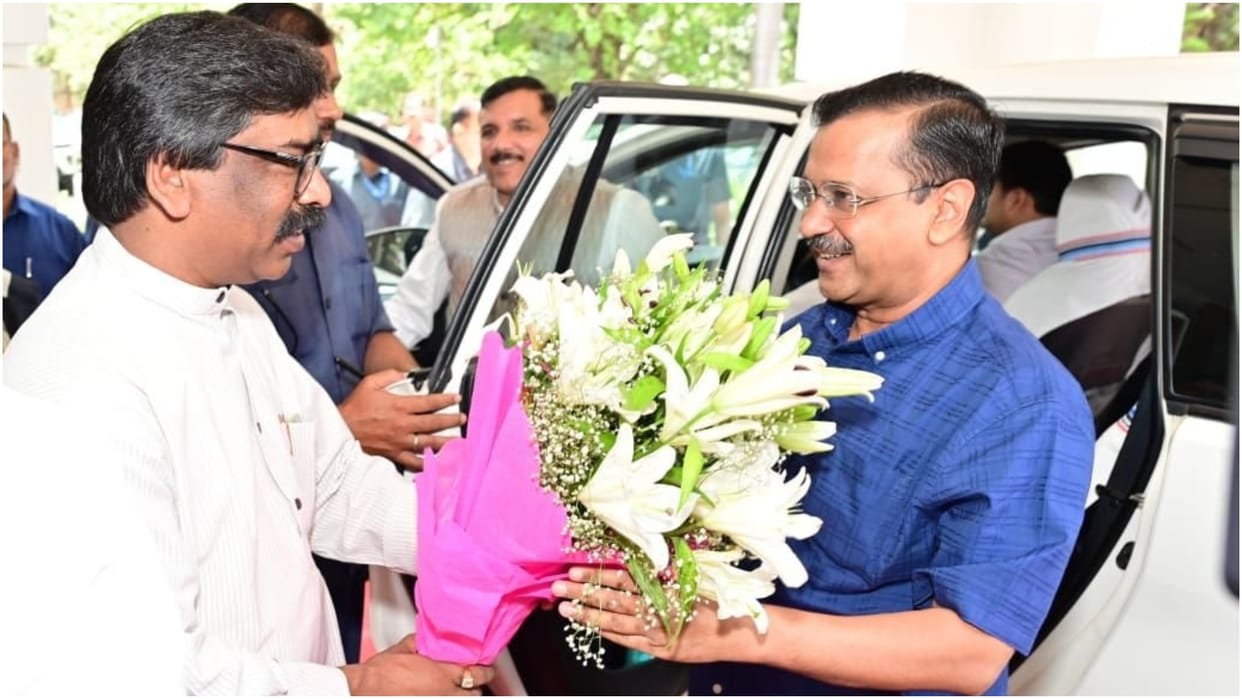 Arvind Kejriwal meeting with Hemant Soren after MK Stalin sought support against Govt ordinance Updates
