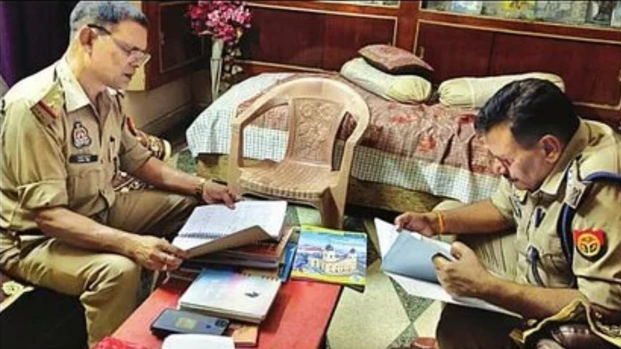 Police takes the statement of alleged in the presence of family of student, who died.