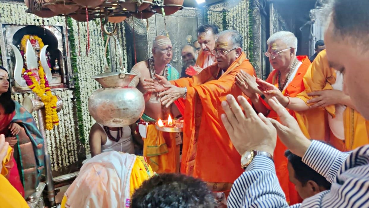 Nepal's PM Prachanda reached the door of Mahakal for the safety of his wife