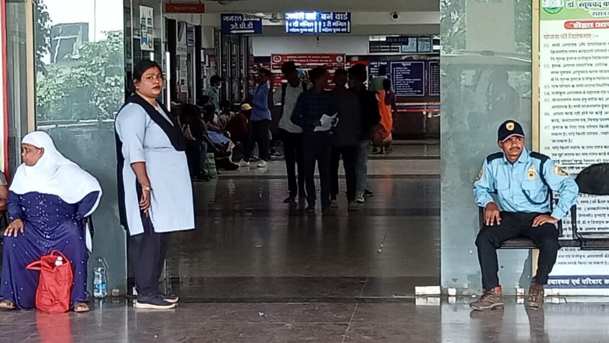 security company is demanding five thousand rupees for recruitment in Jagdalpur Medical College