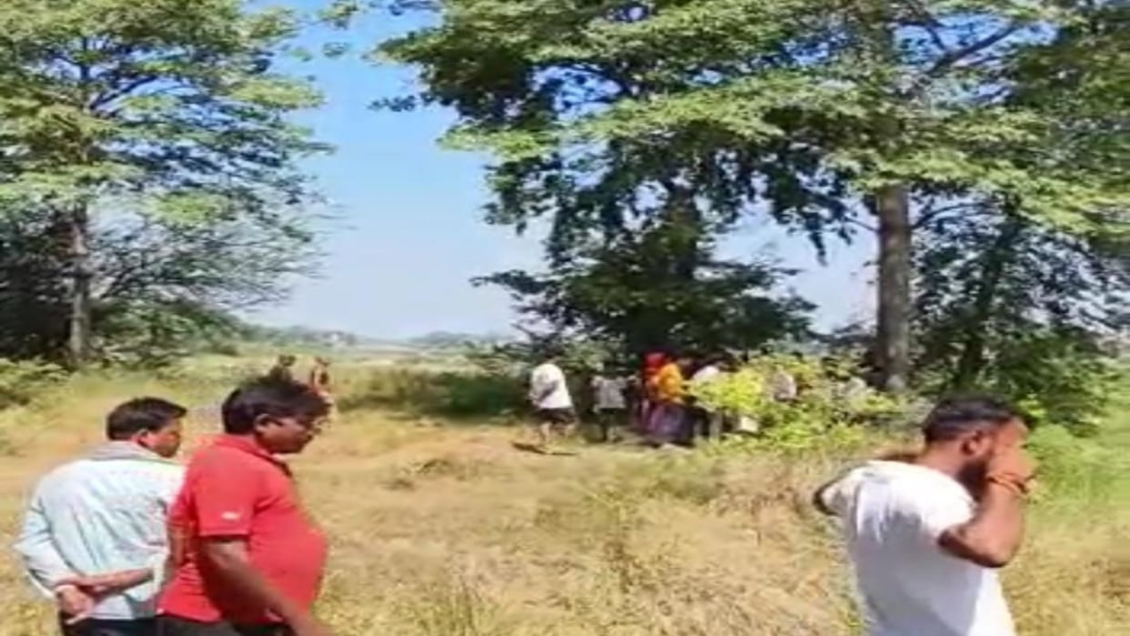 Dead body of youth missing for two days found in bushes in Muzaffarpur
