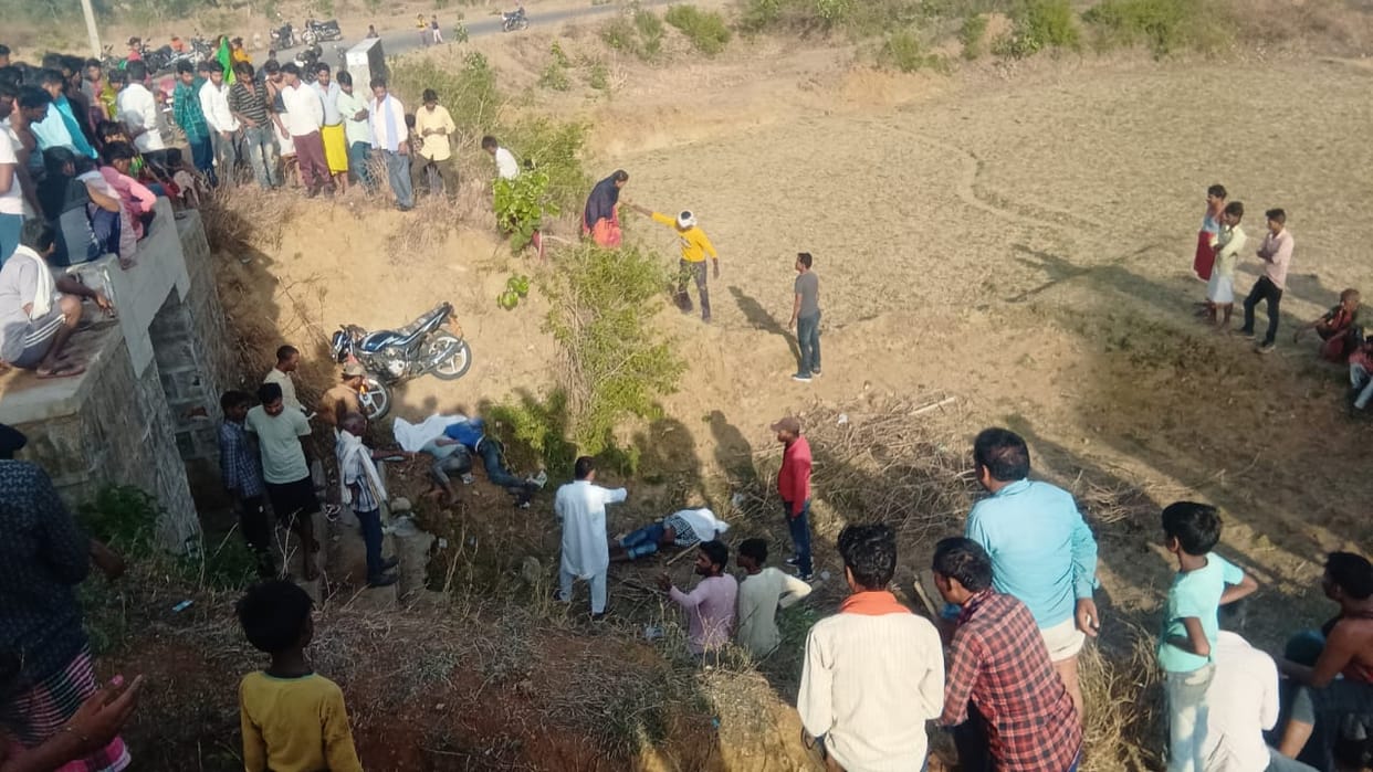 Sonebhadra Accident: Second major accident within 24 hours, bodies of three youths found along with bike under