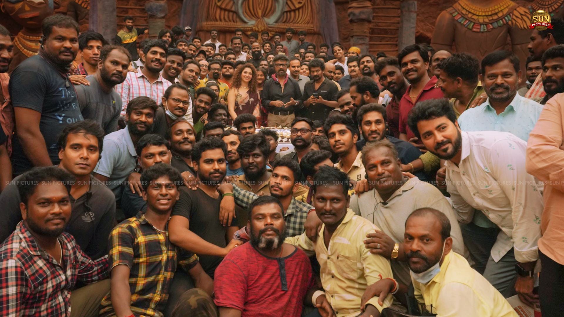 Rajinikanth starrer Jailer shoot wraps up Superstar cuts massive cake on sets with Tamannaah Bhatia and cast