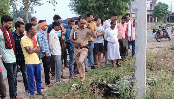 Bike hit by a speeding vehicle, lost control and collided with a pole, two brothers died