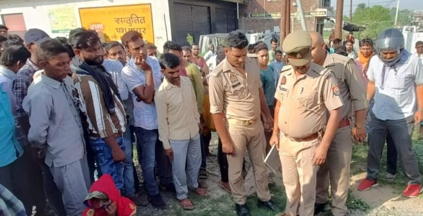 Dead body of a young man found in etawah, one eye missing and cut on the stomach