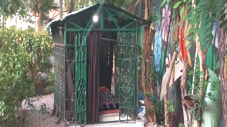 Uproar over the construction of tomb in corporation office, three youths arrested