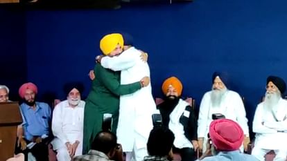 Akali leader Bikram Majithia and congress leader Navjot Sidhu embraced each other in Jalandhar