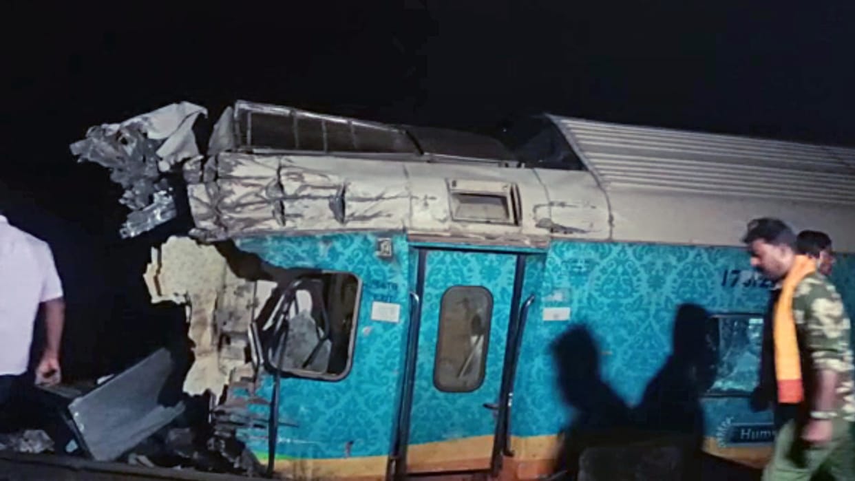 Odisha train accident in Balasore several people died See the painful pictures