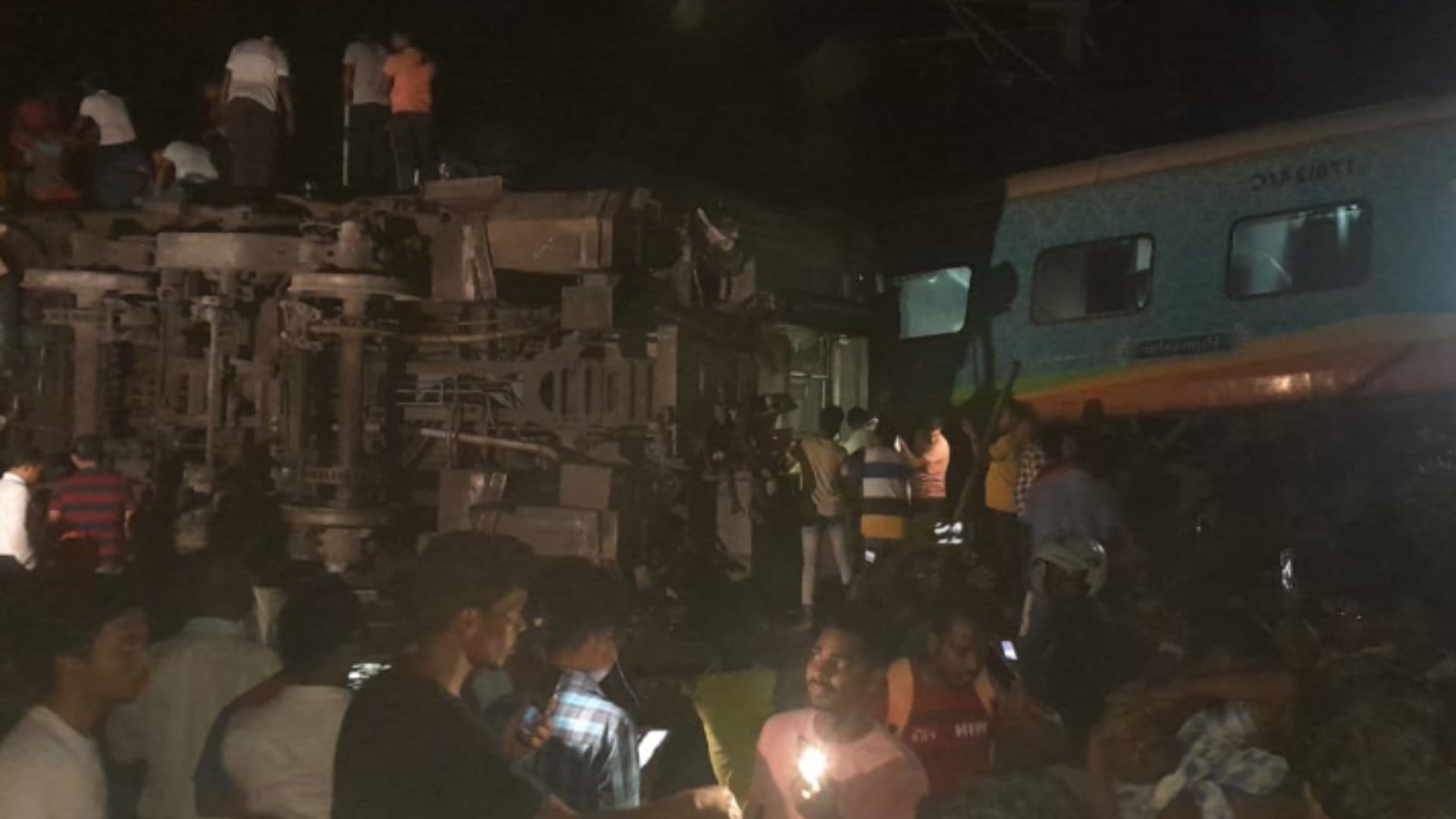 Odisha train accident in Balasore several people died See the painful pictures