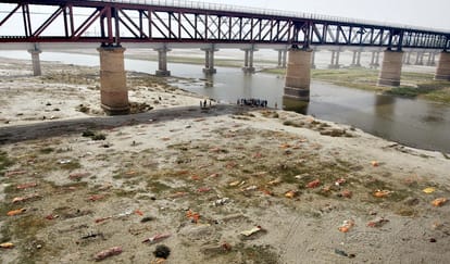 Dead bodies being buried in Phaphamau, administration unaware, Municipal Corporation has no plan for last rite