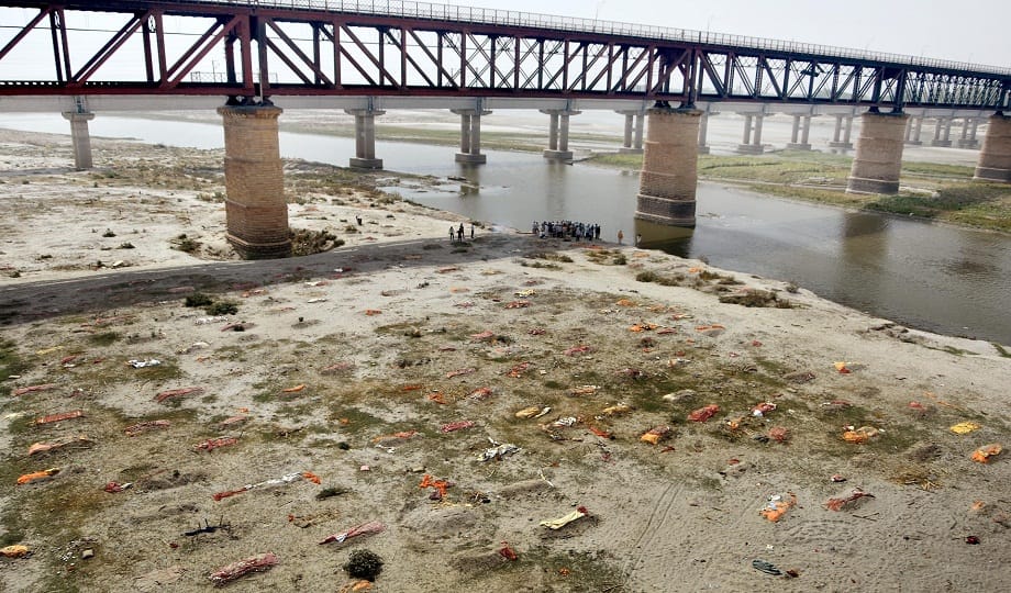 Sand mausoleum again two dead bodies, police returned three after digging the pit