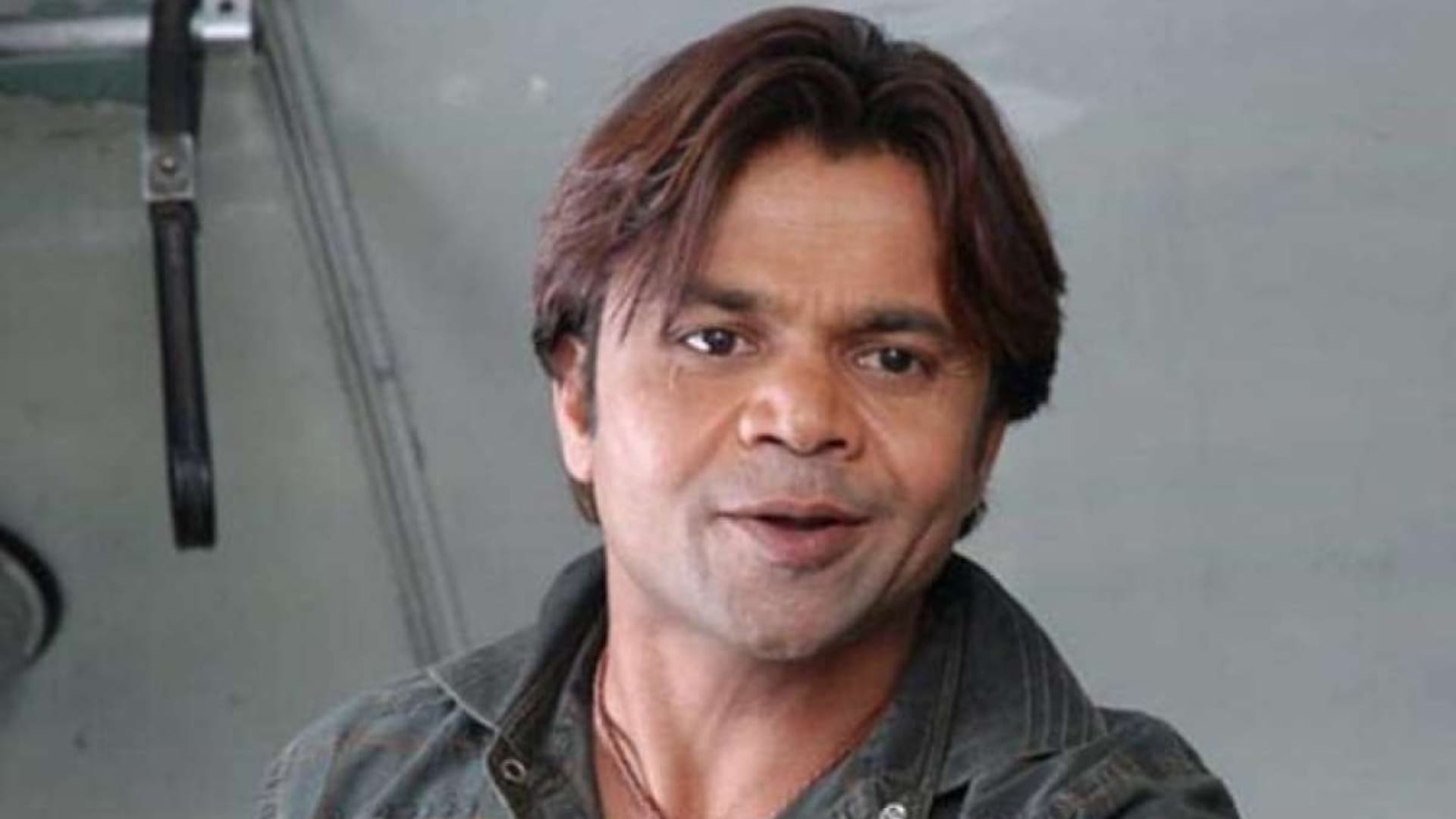 Rajpal Yadav remembers shool shooting days when 5 lakh people hooting for him manoj bajpayee raveena tandon