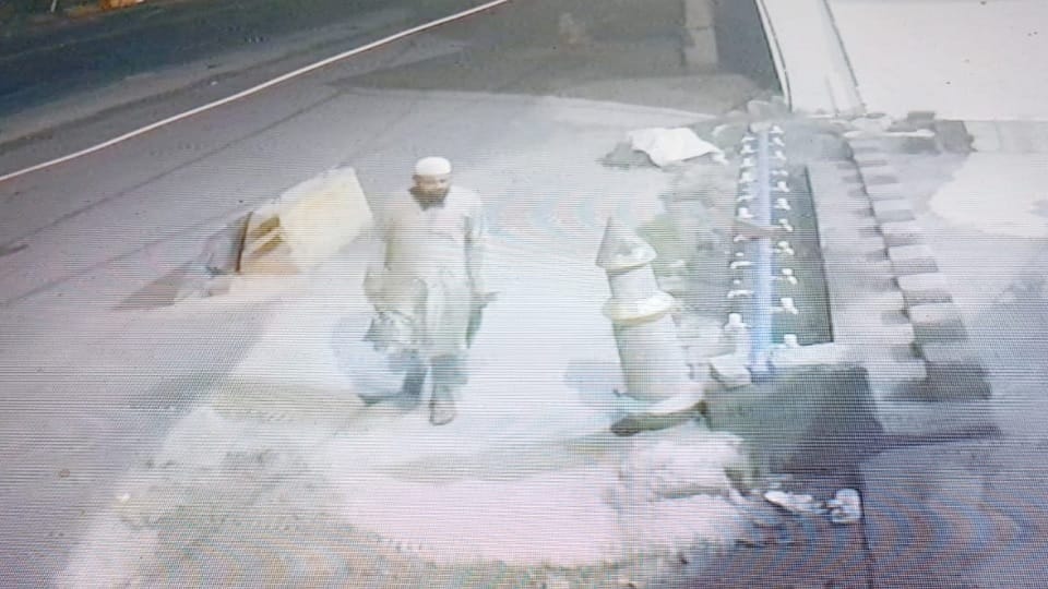 Women and men came in costumes of particular religion and lakhs rupees stolen from Sonipat mosque
