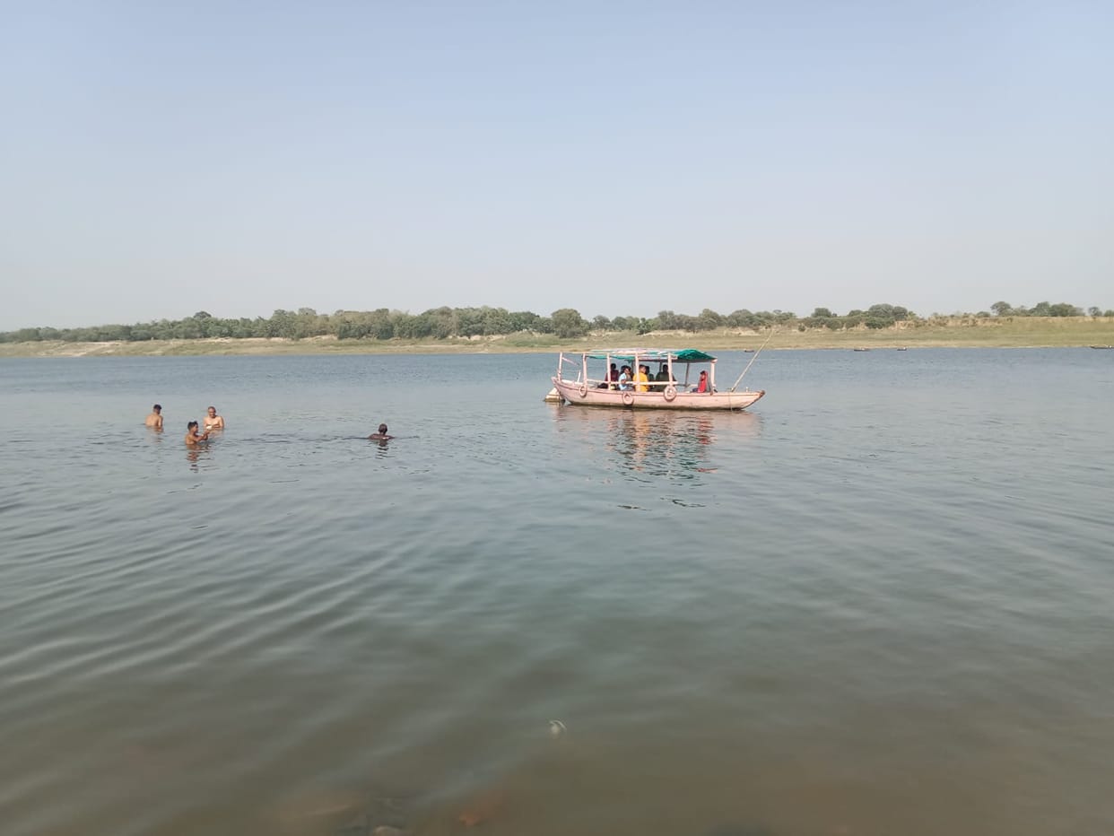 Youth drown in ganga who came to Markandeya Mahadev Ghat to celebrate friend birthday