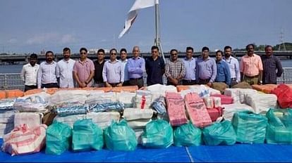 Drugs Case: 25000 करोड़ रुपये मूल्य के मादक पदार्थ के आरोपी पाक नागरिक ने मांगी जमानत, कहा- मुझे फंसाया गया Pak national accused in Rs 25000 crore-worth drugs seizure from Indian waters seeks bail, says he was framed