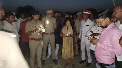 Ghazipur: गंगा से वालीबॉल निकालने गए किशोर सहित तीन डूबे, हादसे से सहमे लोग, मची चीखपुकार Three People drowned including teenager who went to retrieve volleyball from Ganga in ghazipur