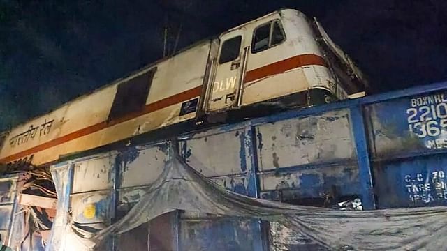 odisha train accident photos balasore more then 200 died 900 injured high level investigation ordered