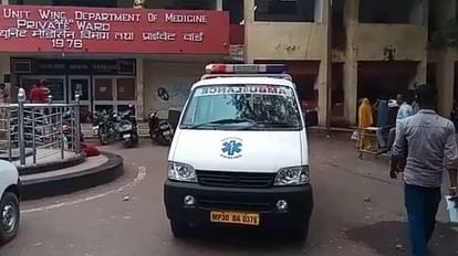 Ruckus in Cardiology Gwalior: ह्दयाघात से मौत, कार्डियोलाजी में हंगामा और स्टाफ से मारपीट Ruckus in cardiology Gwalior Death due to heart attack uproar in cardiology and assault with staff
