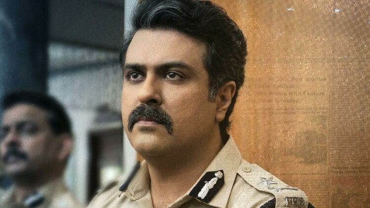 Scoop Review Netflix: किरदारों को हूबहू परदे पर जी देने का असली ‘करिश्मा’, हंसल ने फिर नोचा सिस्टम का नकाब 6 Scoop Review Netflix in Hindi by Pankaj Shukla Matchbox Shots Hansal Mehta Karishma V Tanna Mohd Zeeshan Ayyub
