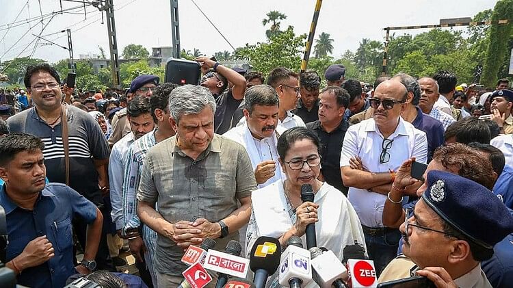 Train Accident:200 लोगों को लेकर हावड़ा पहुंची विशेष ट्रेन, ममता बनर्जी बोलीं- हादसे में साजिश की आशंका – Train Accident: West Bengal Cm Mamta Banerjee Said– There Is A Possibility Of Conspiracy In The Accident