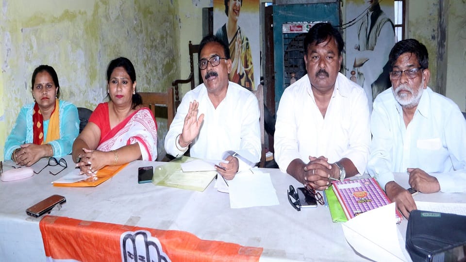 Cong jumps in Ozone City  Aligarh MP Satish Gautam case