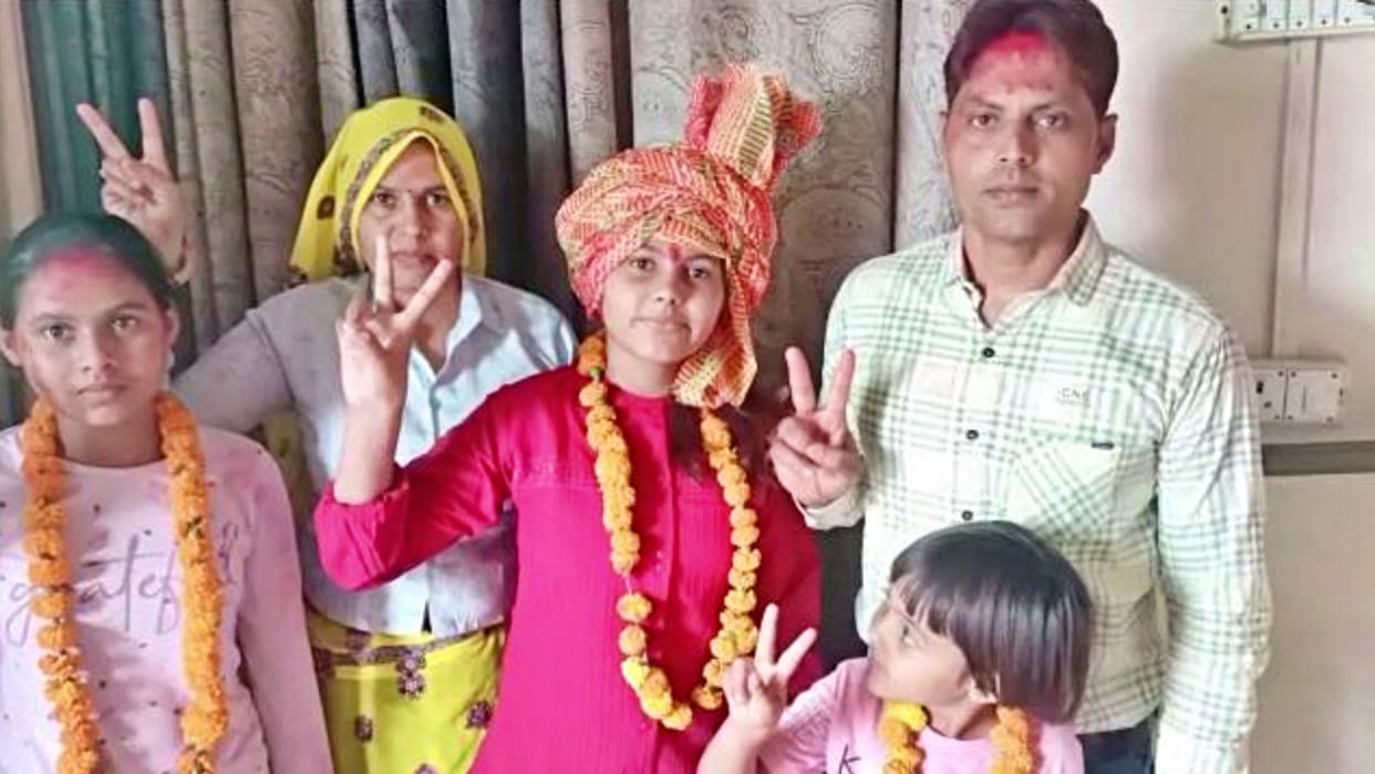 Yashasvi Meena of Alwar Khedli secured 98.50 percent marks in the 10th board