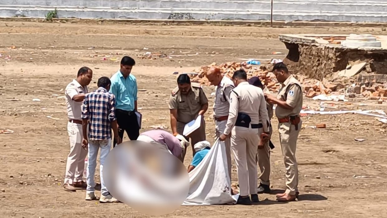 Chhindwara Crime Sensational incident in Junnardev young man stabbed to death