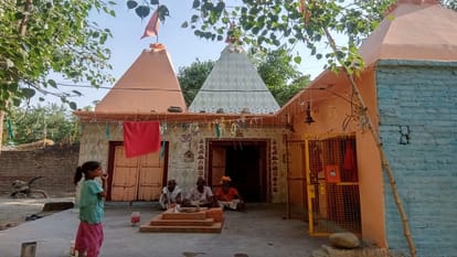 मजरा दहशहर स्थित देवी मंदिर