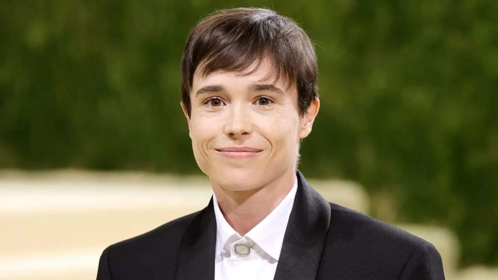 Hollywood actor Elliot Page Opens about A list actor threatened to get intimate with him to make him straight