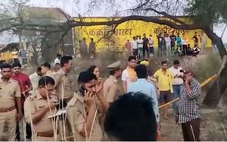Cruelty to cousins in Fatehpur, first crushed with a brick  then acid poured on the face, possibility of gang