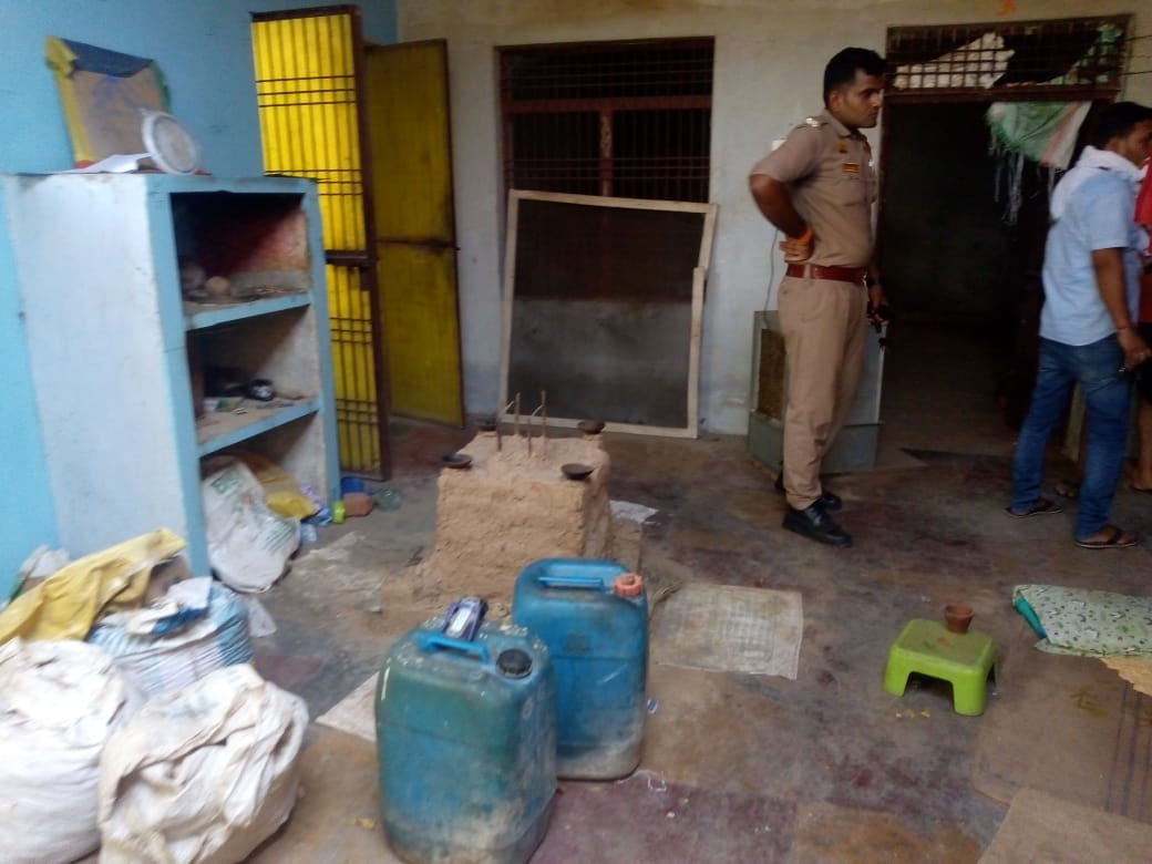 The family was locked in the room for three years in Chitrakoot, resorted to tantra mantra due to loss in busi