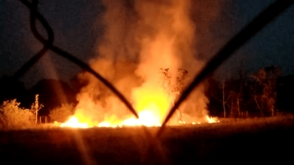farmers have set their fields on fire becuse of elephants attack in Pachra