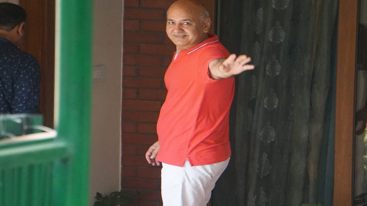 Delhi: Political tussle over confiscation of Sisodia's property