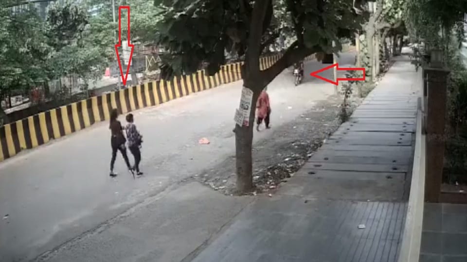 Bike riding boys did bad touch to girls on road in Noida Sector 58 area