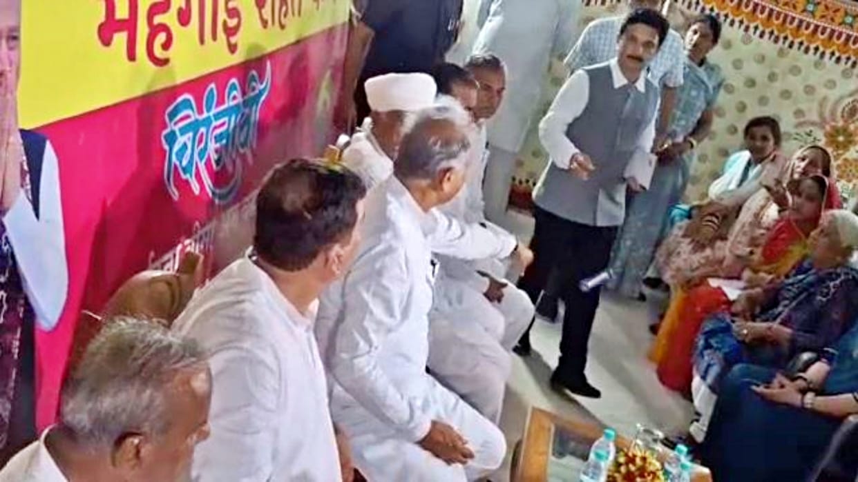 In Barmer, when the mic stopped, the CM took it out and threw it away