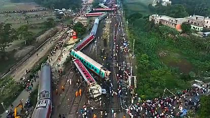 Odisha: All the passengers of reserve bogie are safe of this train, 13 coaches of second train destroyed