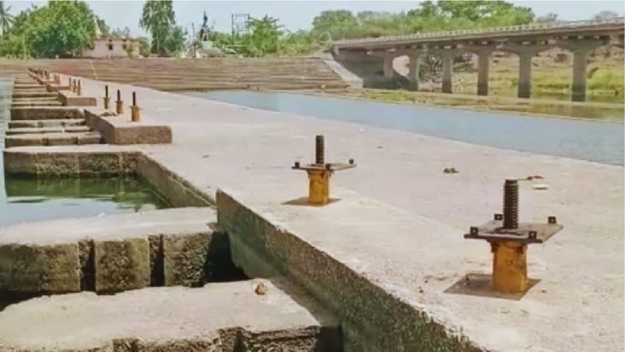 FIR on draining water from Mohara Anicut Rajnandgaon CG