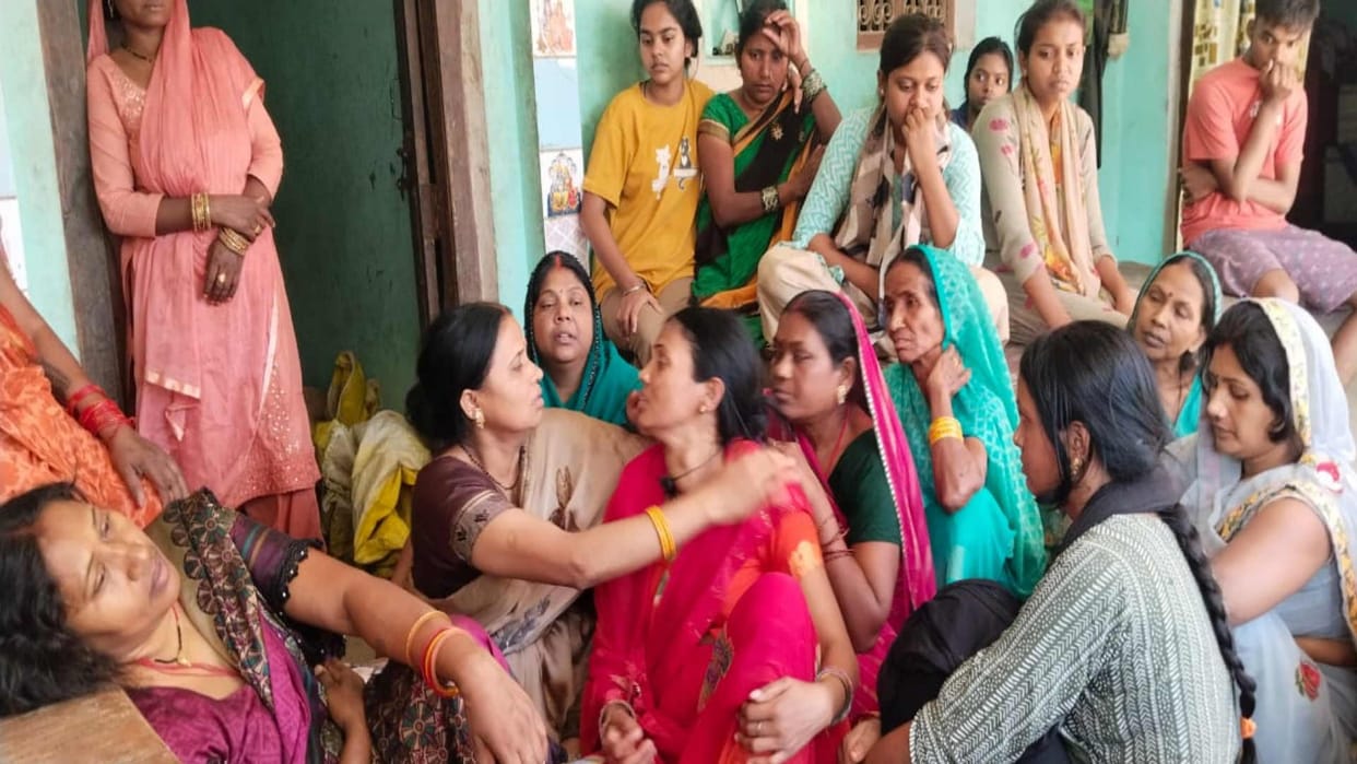two killed in raod accident in maharajganj