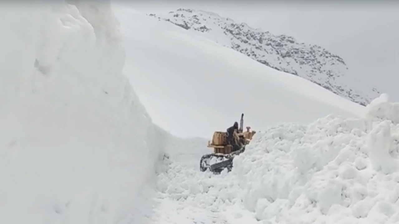 Rohtang Pass being restored by cutting 12 feet high walls of ice in minus temperature, see photos